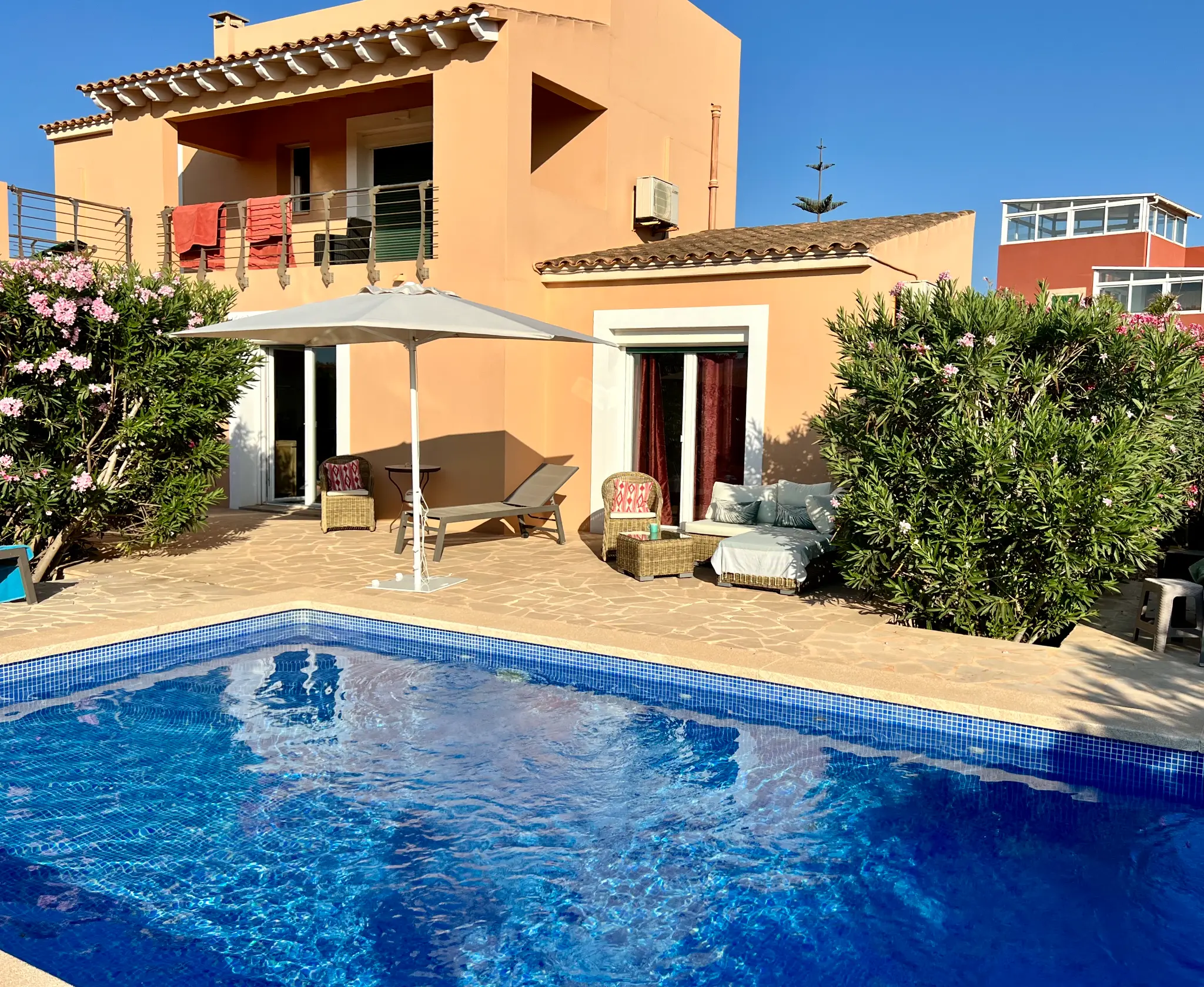 Das Ferienhaus mit Pool und Terrasse